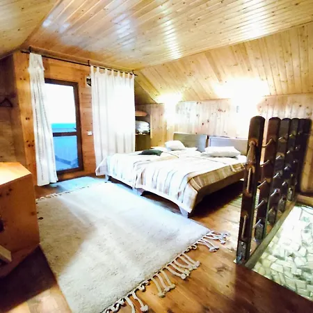Frasin Lodge *